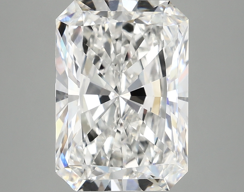 4.1ct Radiant E VVS2 IGI-certified lab-grown diamond