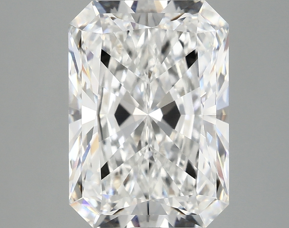 4.1ct Radiant E VVS2 IGI-certified lab-grown diamond