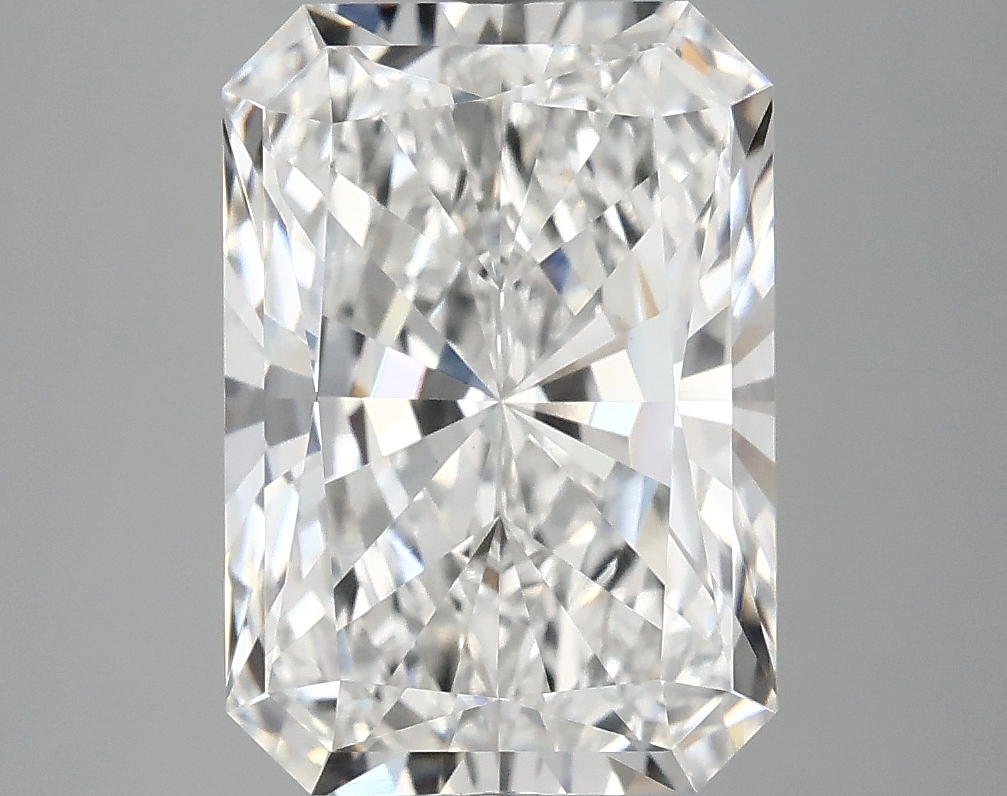 4.1ct Radiant E VVS2 IGI-certified lab-grown diamond