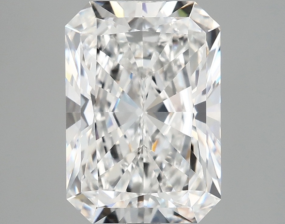 4.1ct Radiant E VVS2 IGI-certified lab-grown diamond