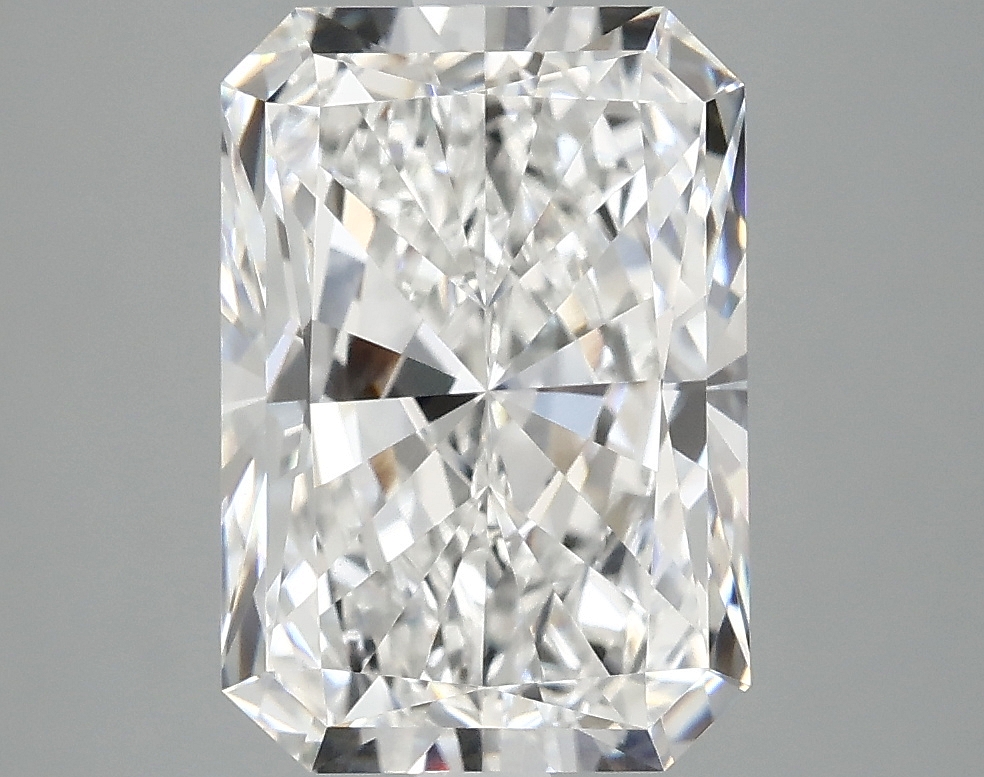 4.1ct Radiant E VVS2 IGI-certified lab-grown diamond