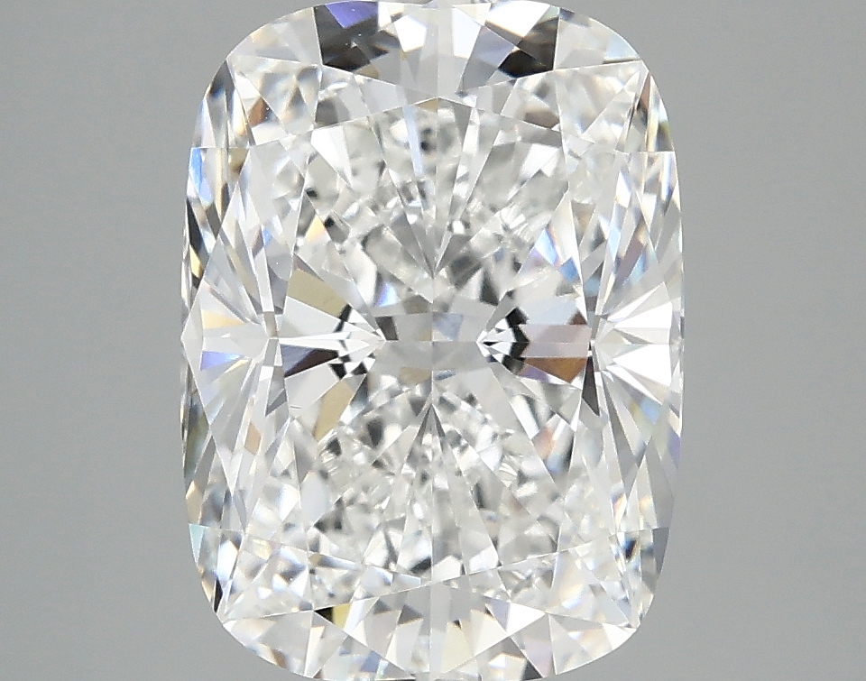 4.05ct Cushion F VVS2 IGI-certified lab-grown diamond